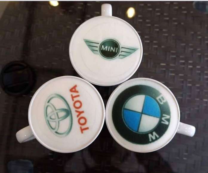 ลาเต้อาร์ตสกรีนโลโก้ MINI Toyota BMW
